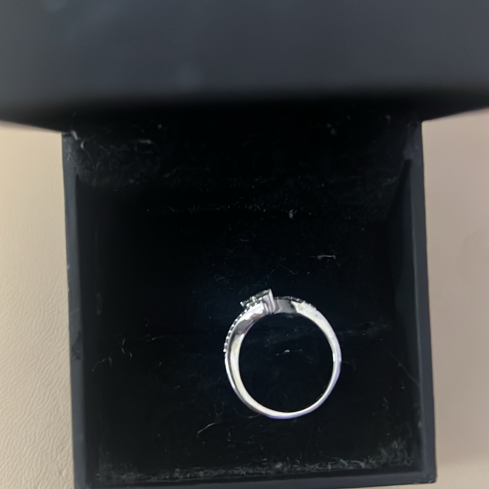 Diamond ring 💍 - Picture 6 of 7